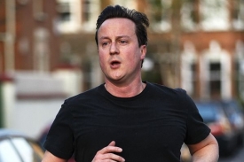 Opoziční předák David Cameron tvrdí, že omlazuje konzervativní stranu.